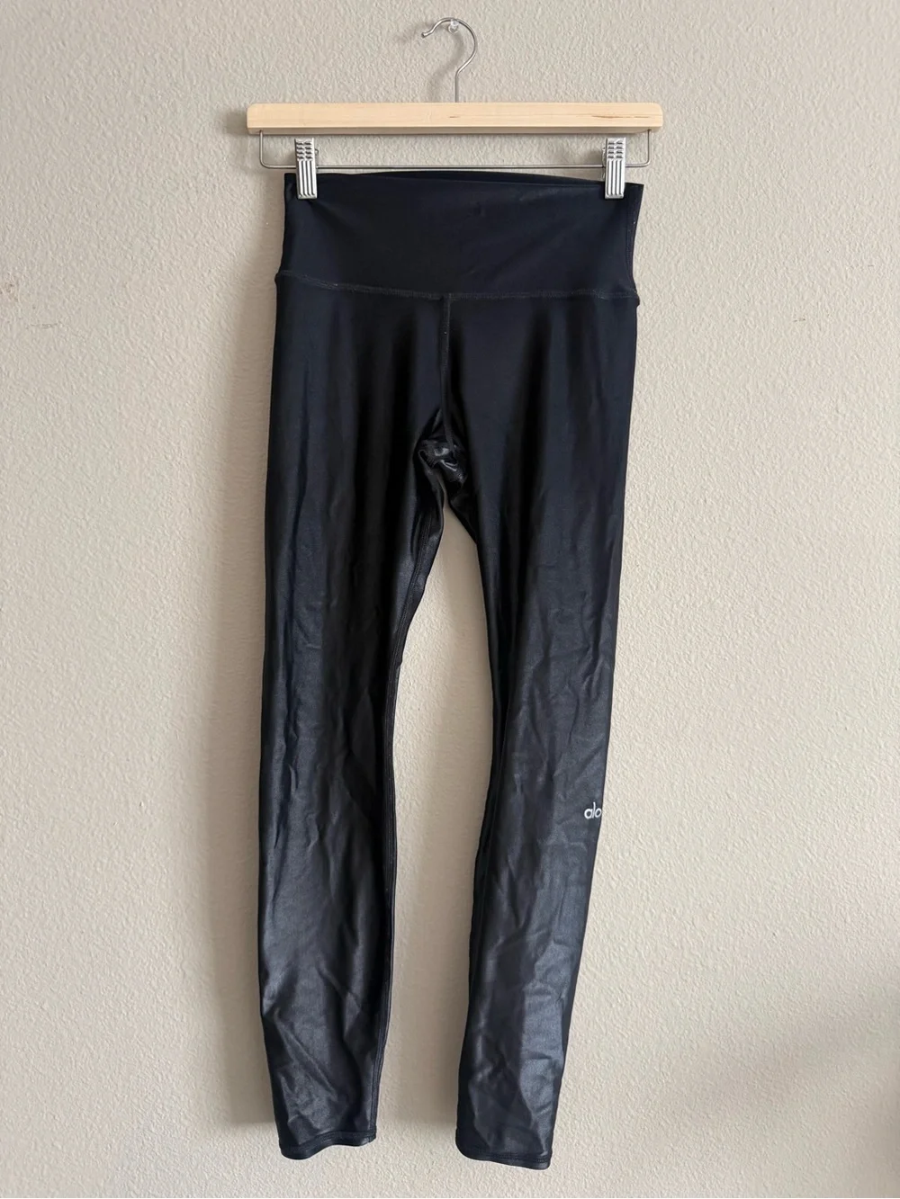 ALO High Waist Shine Legging in Black Shine Size Medium
